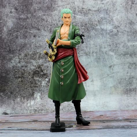 Roronoa Zoro en acción con sus tres espadas