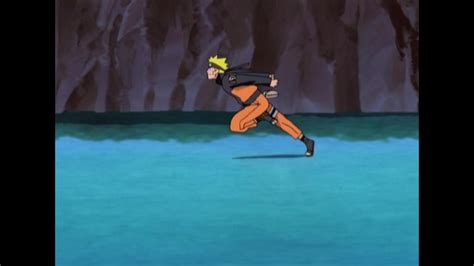 Silueta de Naruto corriendo con su banda ninja