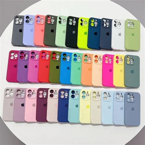 Funda de silicona para iPhone con diseño de personaje