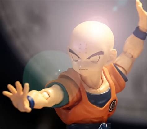 Krilin entrenando