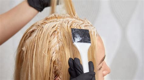 Limón y cabello rubio