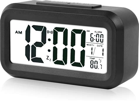 Detalle de un reloj despertador digital LED de Naruto