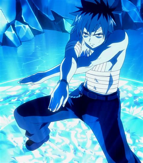 Cosplayers masculinos de Fairy Tail, incluyendo a Gray Fullbuster