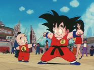 Krilin con su uniforme de la Escuela Tortuga