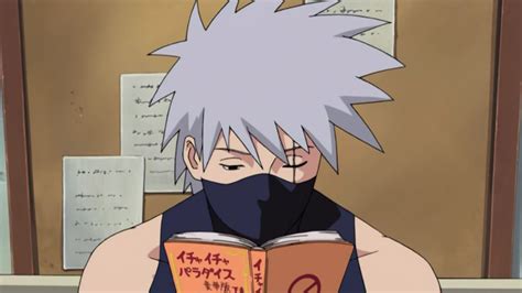 Kakashi Hatake leyendo un libro
