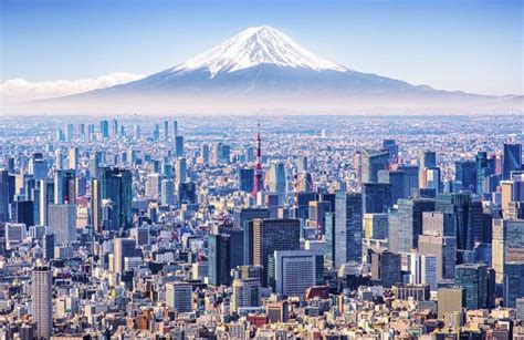 Representación artística del Dragón Kaneki extendiéndose por la ciudad de Tokyo