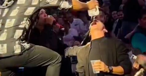 Kaidou ahogando sus penas en alcohol