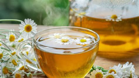 Infusión de manzanilla para aclarar el cabello