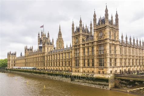 Imagen de la Torre de Londres o el Parlamento Británico para evocar la ciudad.