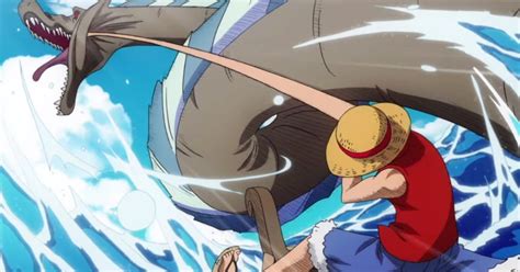 Luffy estirando su brazo para golpear un objetivo desde lejos