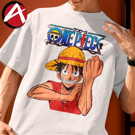 Detalle de la impresión de alta calidad en una camiseta de One Piece