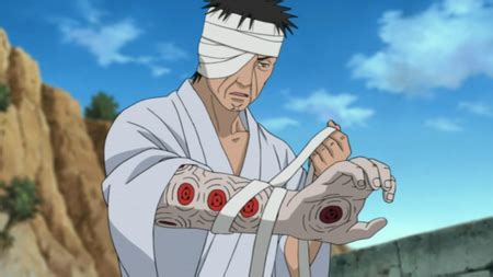 Los numerosos Sharingans en el brazo derecho de Danzō