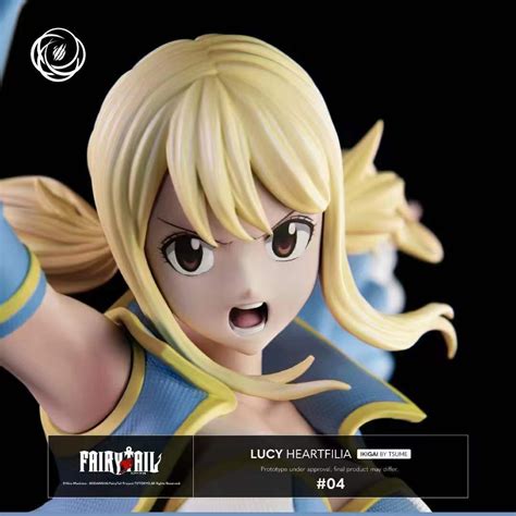 Lucy Heartfilia luchando por mantener a Loke