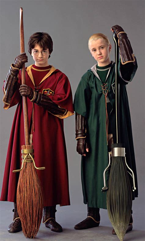 Draco Malfoy y Albus Potter jugando al Quidditch