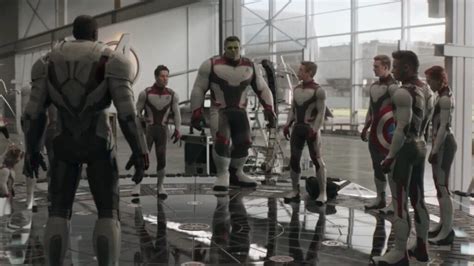 Imagen de los Vengadores viajando en el tiempo