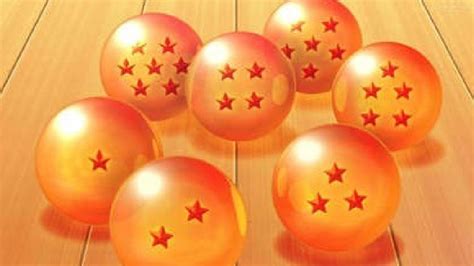 Bulma y Son Goku buscando las Esferas del Dragón