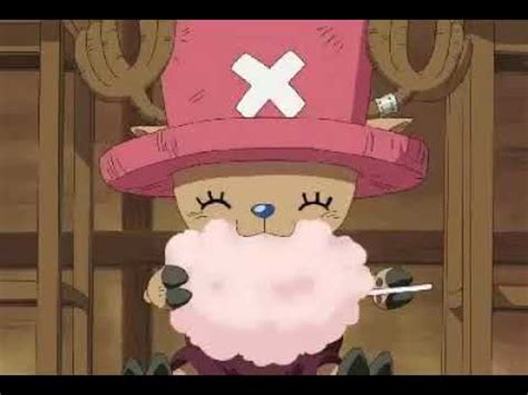 Tony Tony Chopper de One Piece comiendo algodón de azúcar