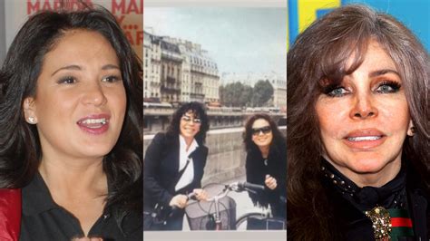 Veronica en su niñez junto a Griamore