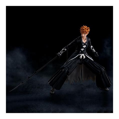 Ichigo Kurosaki blandiendo Tensazangetsu