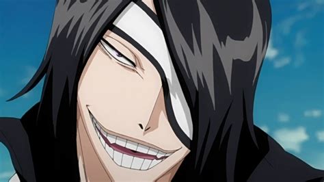 Representación visual de Nnoitra Jiruga, destacando su altura, parche y sonrisa sádica.