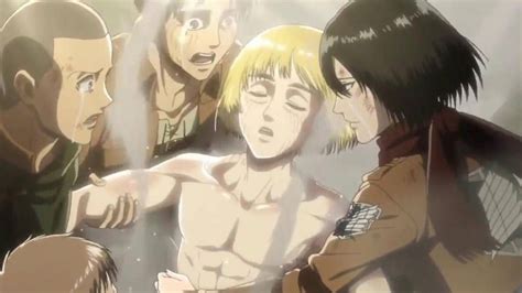 Armin intentando hacer entrar en razón a Eren