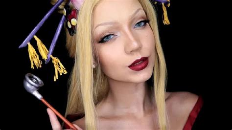 Cosplay de Black Maria demostrando su tamaño y estilo