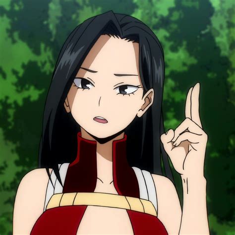 Ilustración de Momo Yaoyorozu en estilo anime