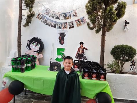 Decoración de fiesta temática de Attack on Titan