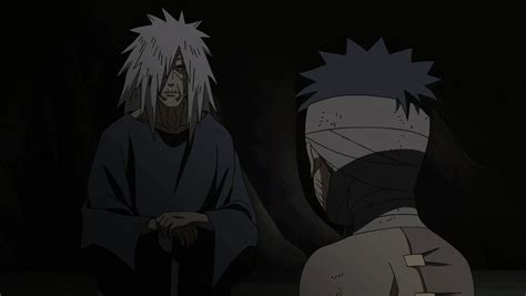 Obito siendo rescatado por Madara Uchiha.