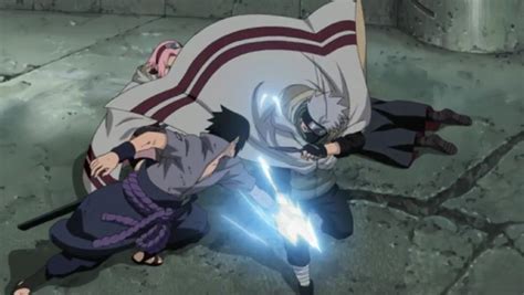 Kakashi interceptando el ataque de Sasuke a Sakura