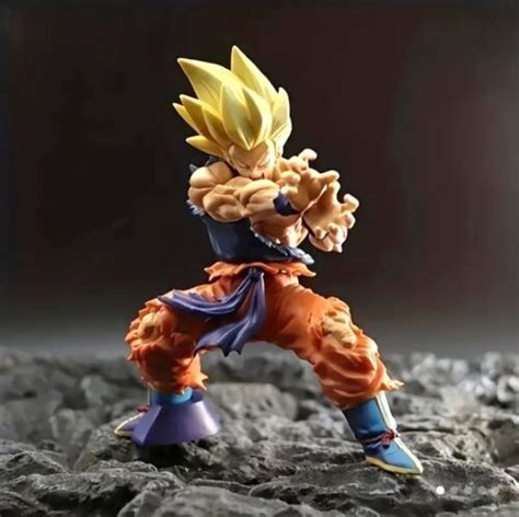 Figura de Goku en pose de Kamehameha