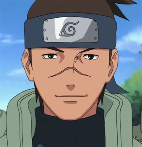 Iruka Umino protegiendo a Naruto de Mizuki.