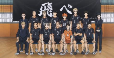 Equipo de voleibol de Karasuno celebrando