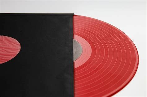 Detalle de un disco de vinilo rojo