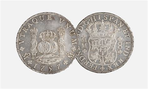 Moneda antigua con un diseño distintivo