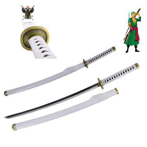 Roronoa Zoro con sus tres espadas, incluyendo Wado Ichimonji