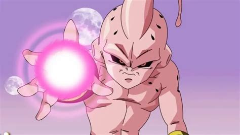 Majin Boo atacando a Basil