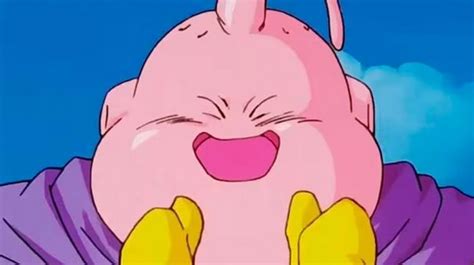 Majin Boo riendo tras recibir un golpe