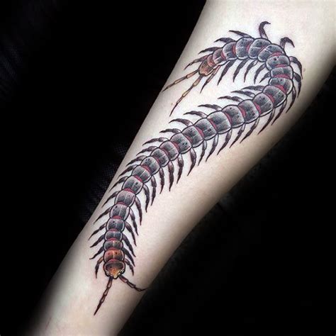 Diseño de tatuaje de ciempiés estilizado