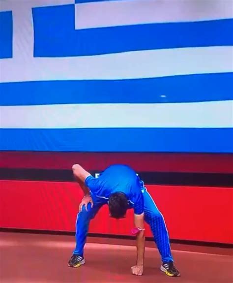 Atleta griego realizando pose de One Piece en los Juegos Olímpicos