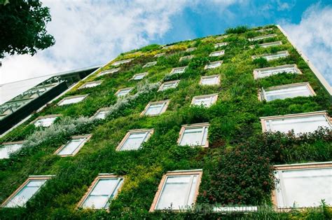 Fachada vegetal del Shiroiya Hotel