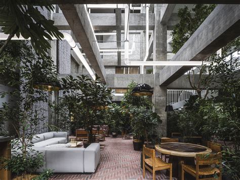 Interior del Shiroiya Hotel con obras de arte