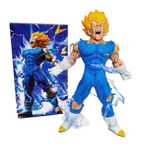Comparativa de tamaño de la figura de Vegeta con otros personajes de Dragon Ball