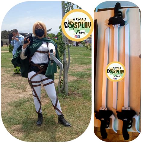 Cosplayer con espadas de Shingeki no Kyojin