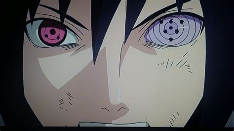Sasuke Uchiha con su Sharingan y Rinnegan activados