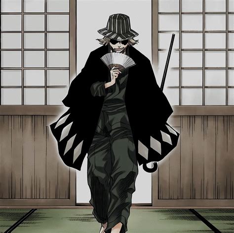Kisuke Urahara con varios de sus inventos