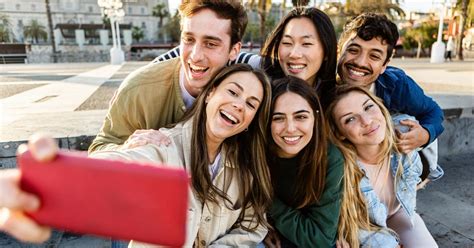 Diagrama explicando la importancia de las amistades en la infancia.