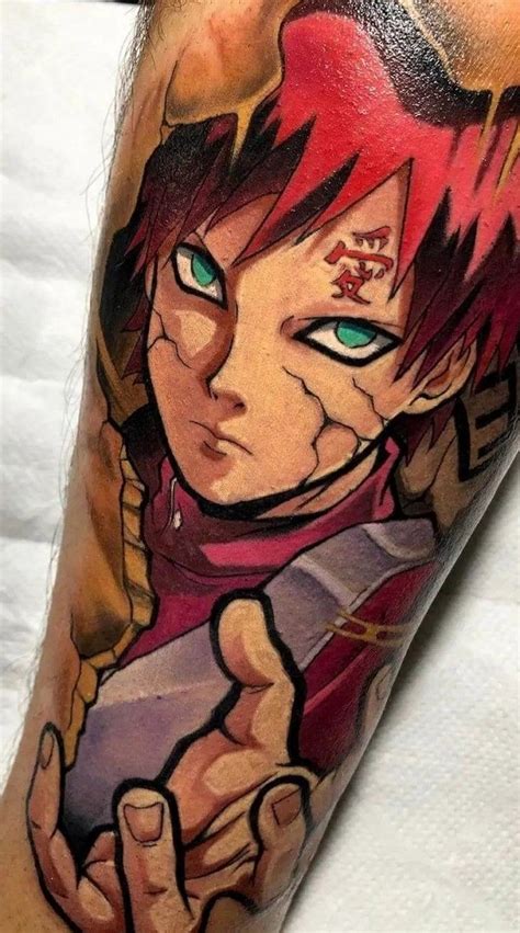 Detalle del tatuaje de Gaara y su calabaza