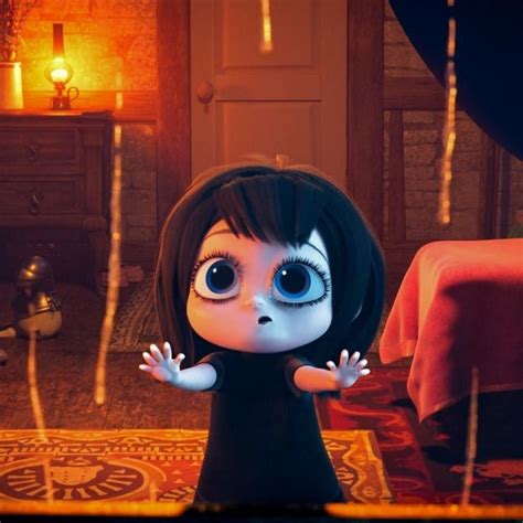 Mavis siendo rescatada de niña