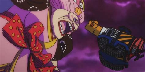 Queen atacando a Big Mom con su Brachio Bombas